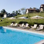 Buon Vento, L'albero Sbandieratore Cozy In Italy Gubbio