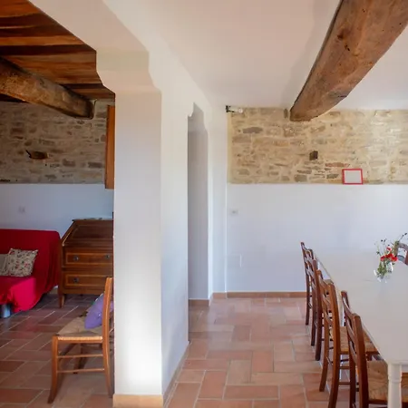 Buon Vento, L'albero Sbandieratore Cozy In Italy Gubbio