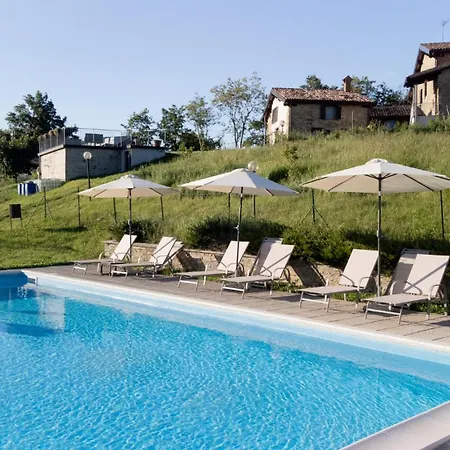 Buon Vento, L'albero Sbandieratore Cozy In Italy Gubbio