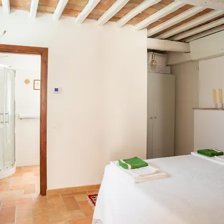 Buon Vento, L'albero Sbandieratore Cozy In Italy Gubbio