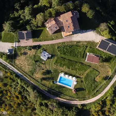 Buon Vento, L'albero Sbandieratore Cozy In Italy Gubbio